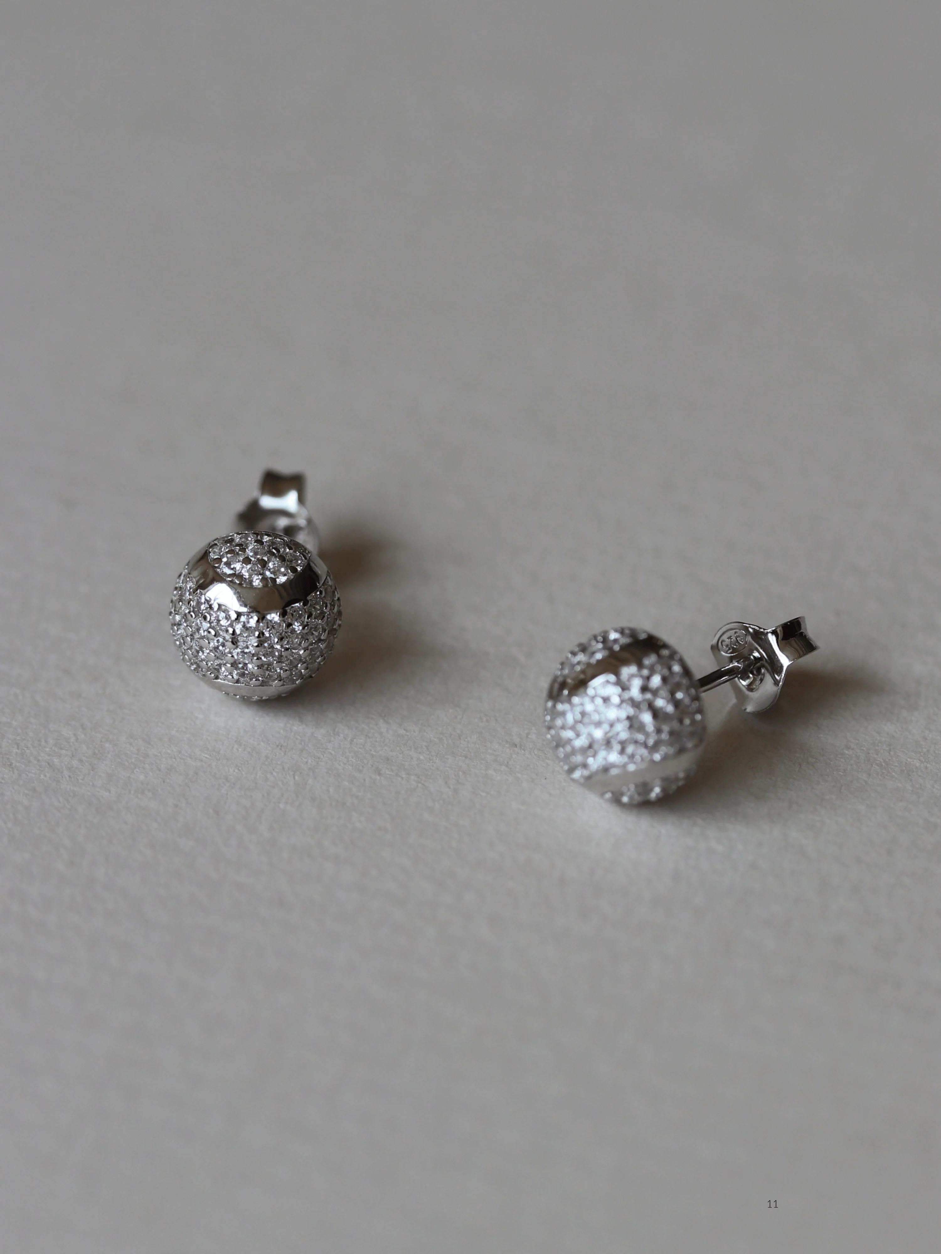 Court Earrings Pavé - Image 4