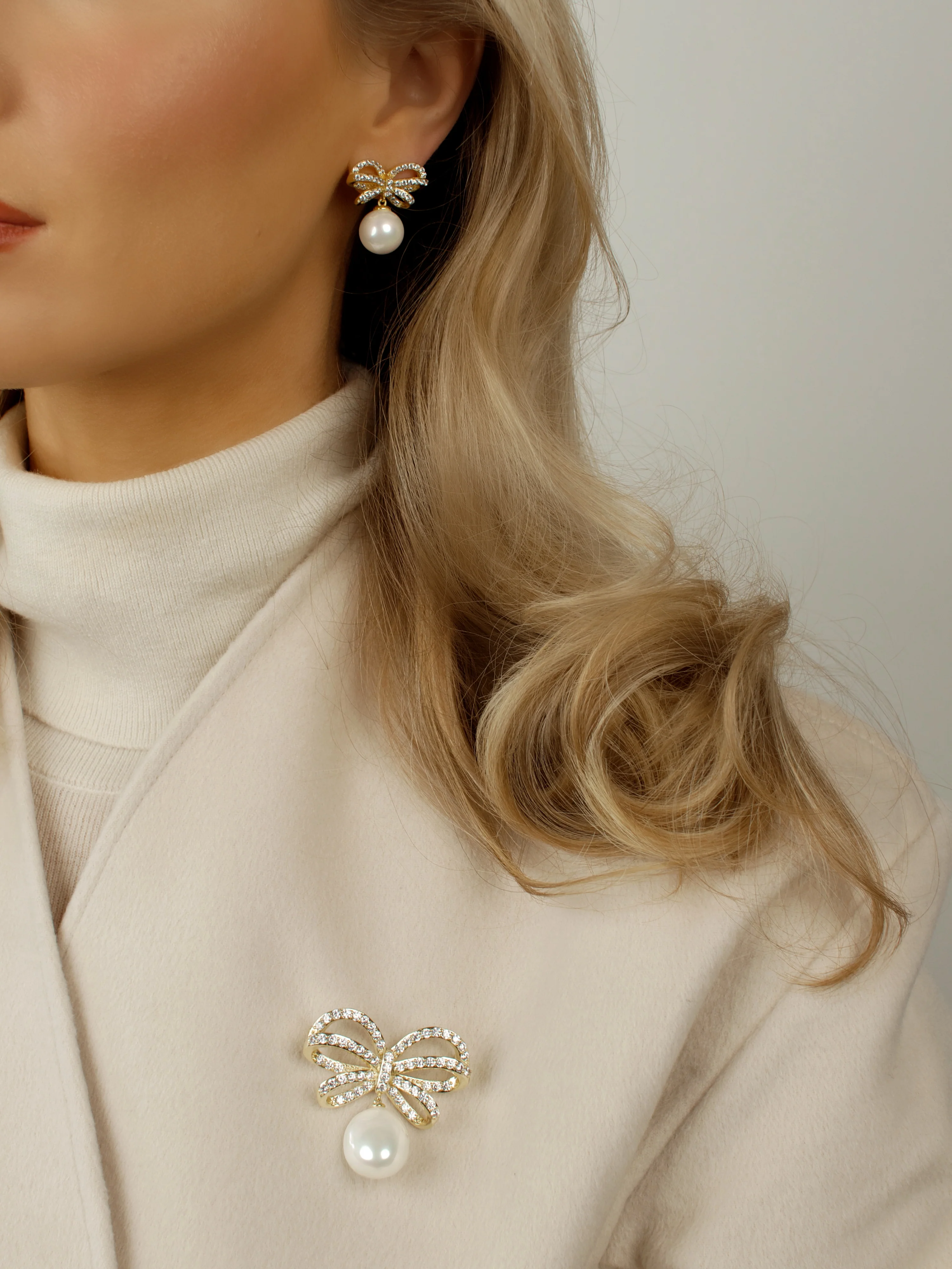 Meredith Bow Sparkly Pearl Earrings - Image 3