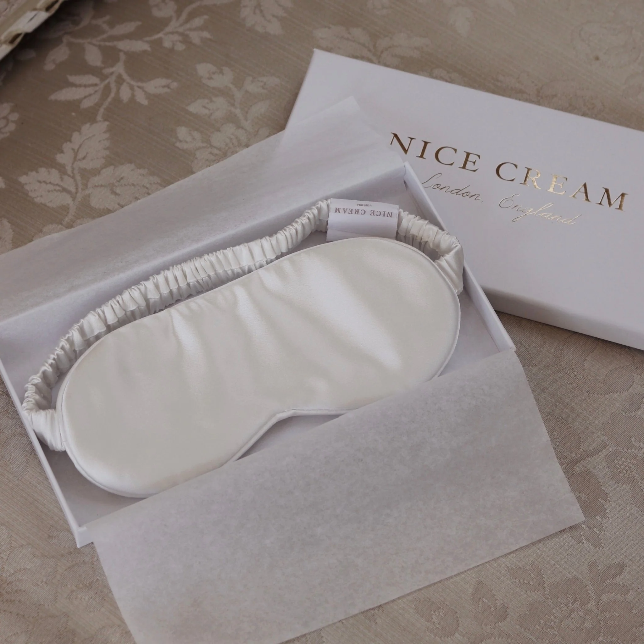 Privé Silk Eye Sleep Mask - Ivory - Image 3